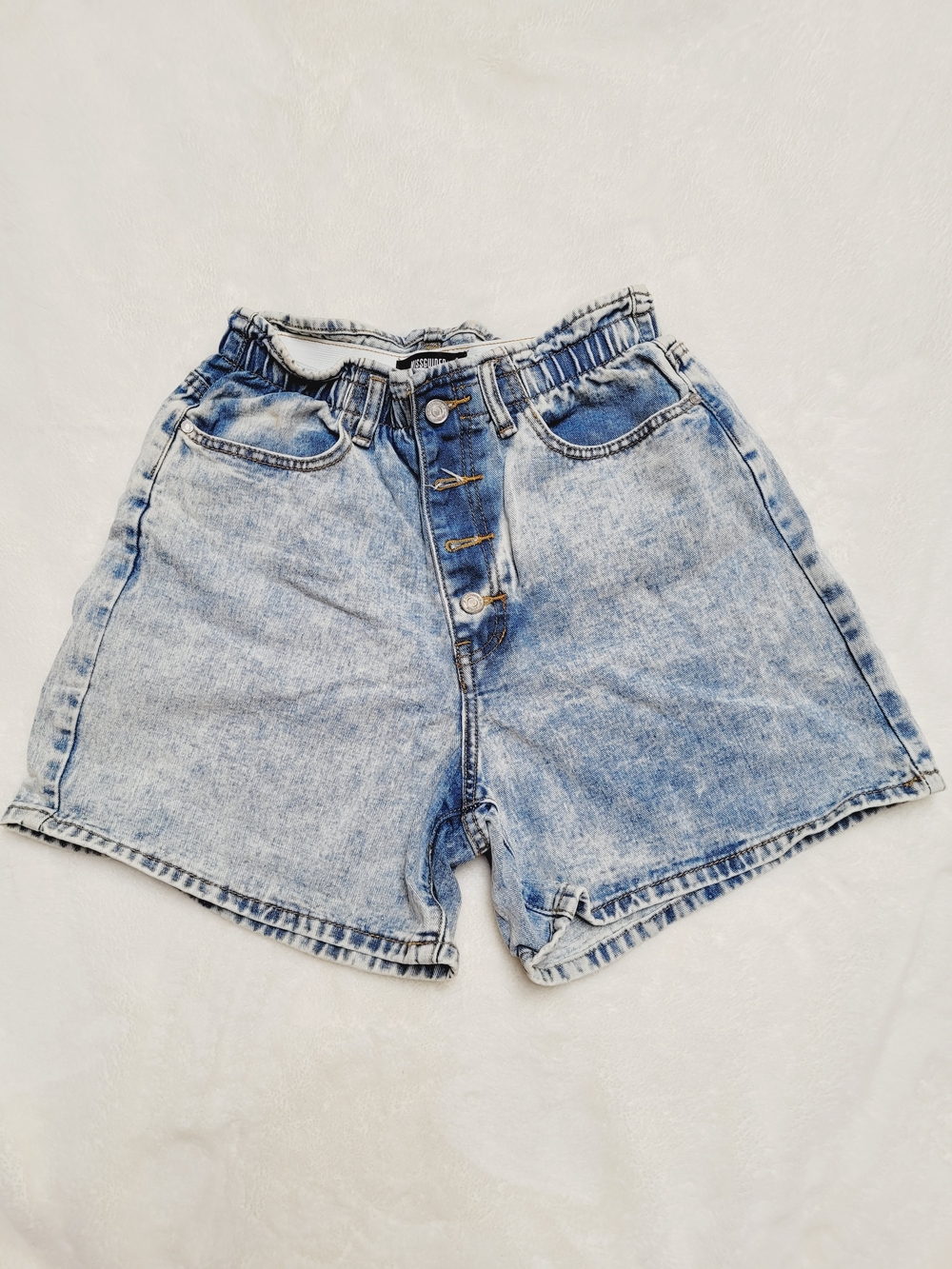 NWOT Missguided + Light Blue High-Rise Button-Front Denim Shorts